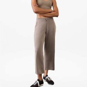 Athleta Seasoft Crop Pants